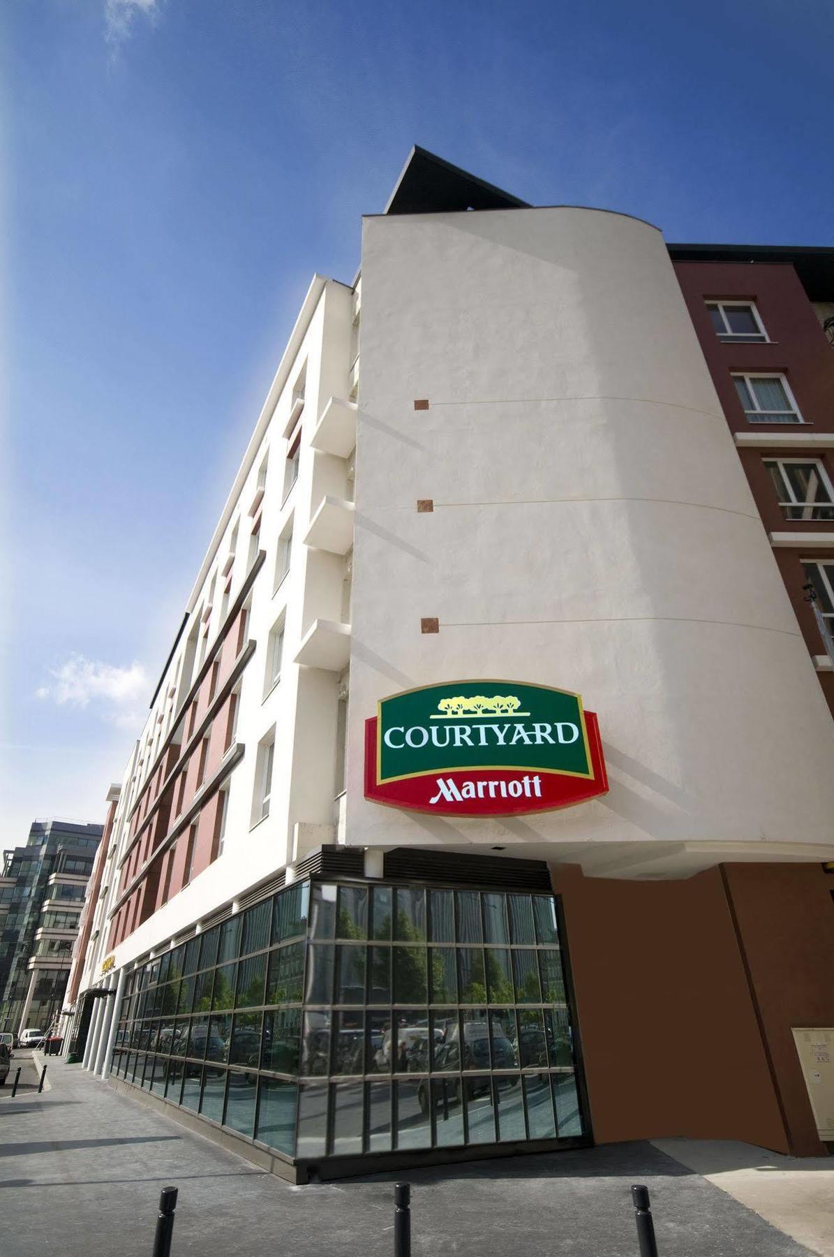 Courtyard By Marriott Paris Saint Denis Hotel Exterior photo